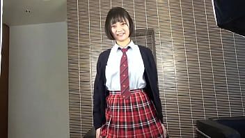 play Nena japonesa da una mamada de polla dura sin censura