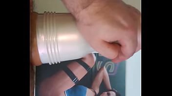 Reproducir Jill Valentine necesita más esperma en su coño, así que le doy un creampie después de follar mi juguete