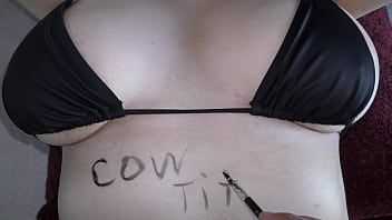 Redare Fată bbw păroasă într-un bikini lasciv se acoperă într-un corp murdar scrie ca în hentai! - milky mari