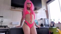 再生 入れ墨されたラティーナティーンは、深い肛門とずさんなフェラチオを切望しています